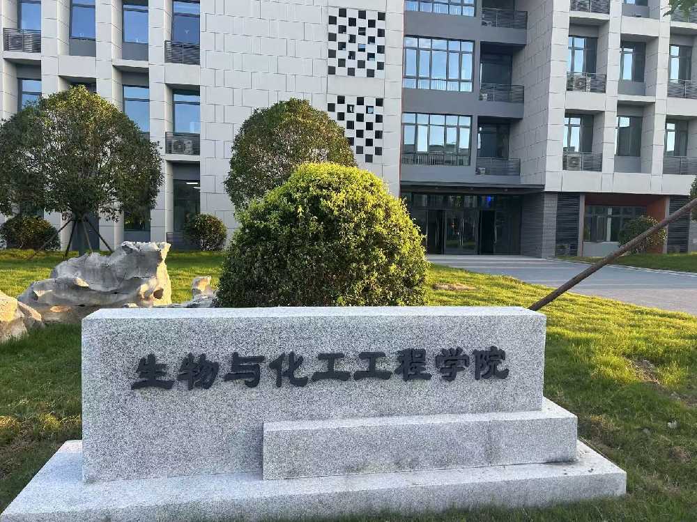 当阳市扬州职业大学体育场高杆灯项目